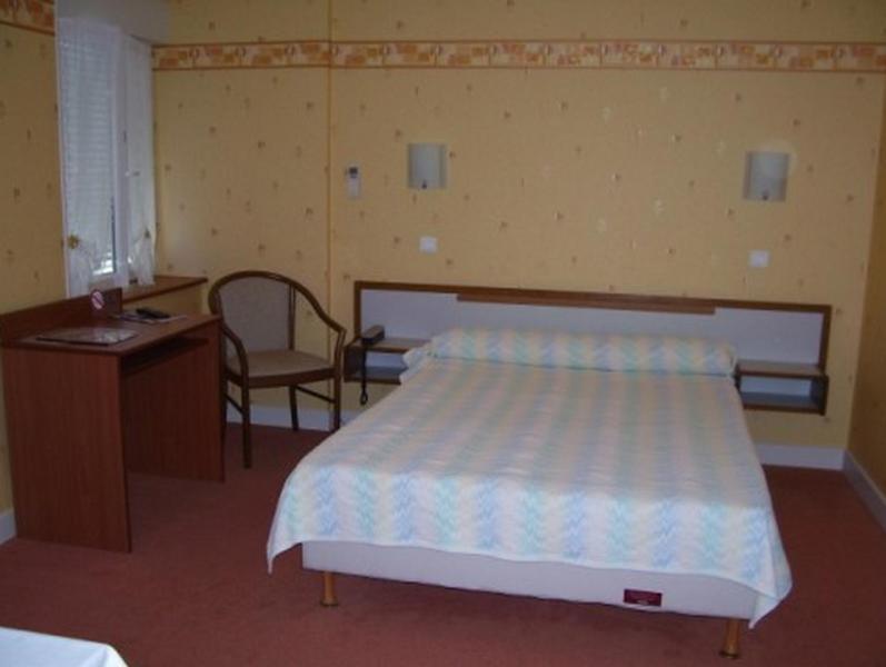 Hotel De L'Agriculture Decize Δωμάτιο φωτογραφία